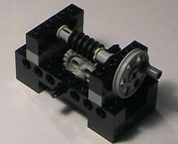 A small structure connecting a worm gear and 24-toothed gear 